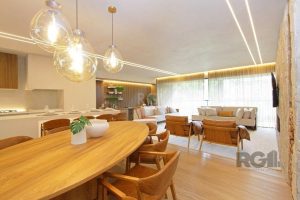 Apartamento à venda com 151m², 3 dormitórios, 3 suítes, 3 vagas no bairro Menino Deus em Porto Alegre - Foto 2