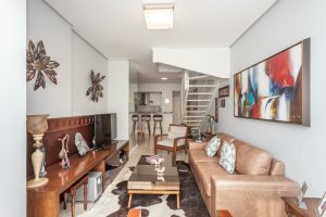 Cobertura à venda com 240m², 3 dormitórios, 1 suíte, 2 vagas no bairro Chácara das Pedras em Porto Alegre - Foto 3