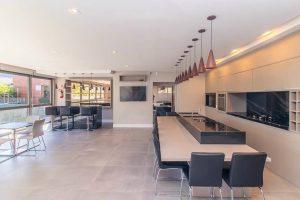 Apartamento com 61m², 2 dormitórios, 1 suíte, 1 vaga no bairro Passo da Areia em Porto Alegre - Foto 47