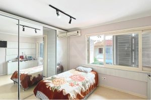 Casa em Condomínio à venda com 300m², 5 dormitórios, 2 suítes, 4 vagas no bairro Ipanema em Porto Alegre - Foto 26