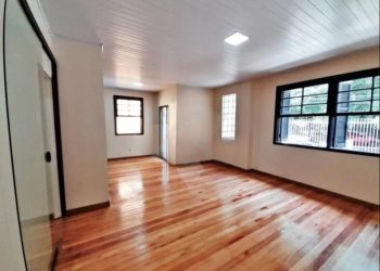 Casa com 260m², 5 dormitórios no bairro Petrópolis em Porto Alegre