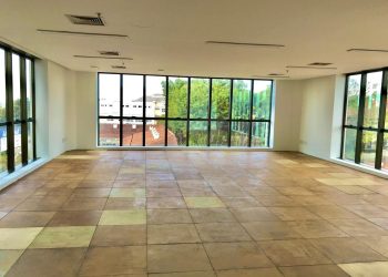 Sala Comercial à venda com 99m², 1 vaga no bairro São João em Porto Alegre