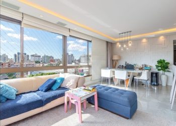 Apartamento à venda com 90m², 3 dormitórios, 1 suíte, 2 vagas no bairro Menino Deus em Porto Alegre