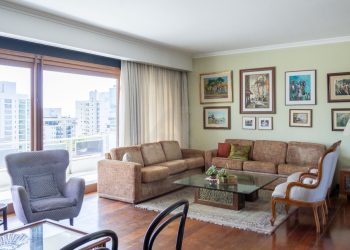 Apartamento à venda com 257m², 3 dormitórios, 1 suíte, 2 vagas no bairro Petrópolis em Porto Alegre