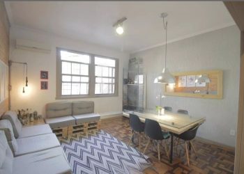 Apartamento à venda com 80m², 3 dormitórios, 1 suíte, 3 vagas no bairro Petrópolis em Porto Alegre