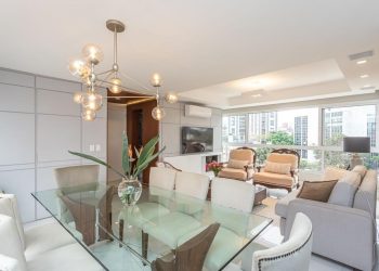 Apartamento à venda com 103m², 3 dormitórios, 1 suíte, 2 vagas no bairro Petrópolis em Porto Alegre