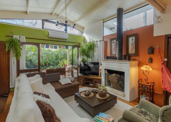 Cobertura à venda com 340m², 4 dormitórios, 2 suítes no bairro Farroupilha em Porto Alegre