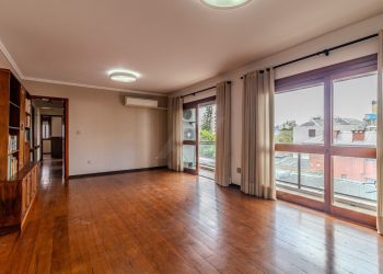 Apartamento à venda com 160m², 3 dormitórios, 1 suíte, 1 vaga no bairro Menino Deus em Porto Alegre