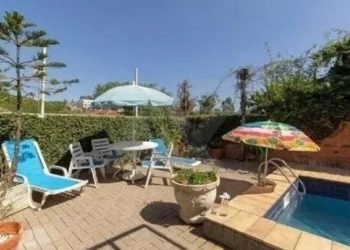 Casa à venda com 350m², 4 dormitórios, 1 suíte, 3 vagas no bairro Jardim Itu em Porto Alegre