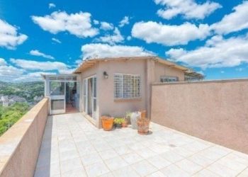 Cobertura com 146m², 2 dormitórios, 1 vaga no bairro Teresópolis em Porto Alegre