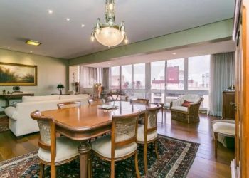 Apartamento à venda com 258m², 3 dormitórios, 1 suíte, 2 vagas no bairro Petrópolis em Porto Alegre