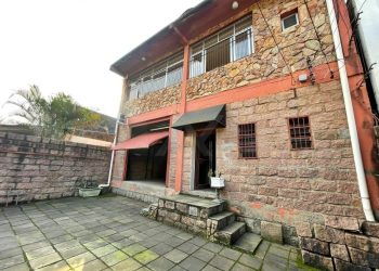 Pavilhão com 480m² no bairro Santa Maria Goretti em Porto Alegre