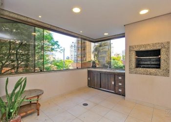 Apartamento com 163m², 3 dormitórios, 3 suítes, 2 vagas no bairro Petrópolis em Porto Alegre
