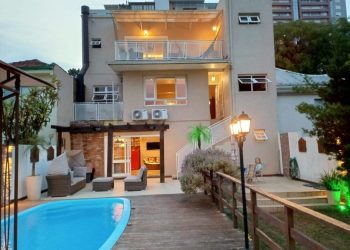 Casa com 389m², 3 dormitórios, 1 suíte, 5 vagas no bairro Higienópolis em Porto Alegre