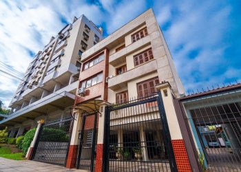 Cobertura à venda com 129m², 4 dormitórios, 1 suíte, 2 vagas no bairro Jardim Europa em Porto Alegre