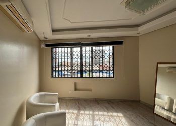 Sala Comercial com 30m² no bairro Passo da Areia em Porto Alegre