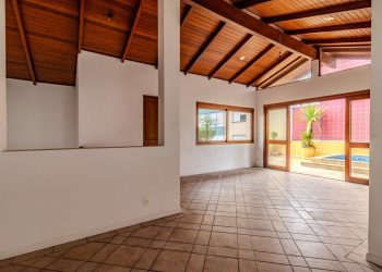 Cobertura à venda com 245m², 3 dormitórios, 1 suíte, 2 vagas no bairro Mont Serrat em Porto Alegre