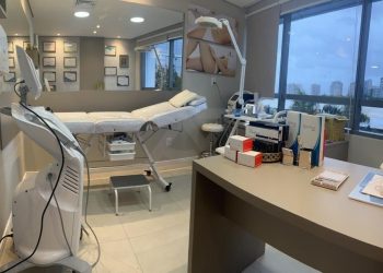 Sala Comercial à venda com 57m², 1 vaga no bairro Chácara das Pedras em Porto Alegre