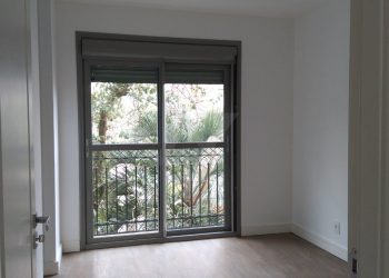 Apartamento com 81m², 2 dormitórios, 2 vagas no bairro Três Figueiras em Porto Alegre