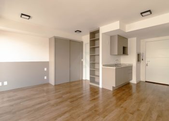 Apartamento com 38m², 1 dormitório, 1 vaga no bairro Floresta em Porto Alegre