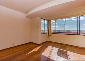 Cobertura com 302m², 4 dormitórios, 1 suíte, 3 vagas no bairro Menino Deus em Porto Alegre