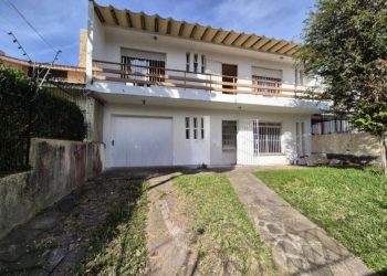 Casa com 212m², 3 dormitórios, 1 suíte, 3 vagas no bairro Chácara das Pedras em Porto Alegre