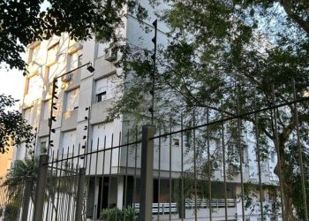 Cobertura à venda com 225m², 3 dormitórios, 1 suíte, 1 vaga no bairro Petrópolis em Porto Alegre