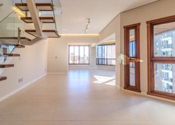 Cobertura à venda com 338m², 3 dormitórios, 1 suíte, 2 vagas no bairro Petrópolis em Porto Alegre