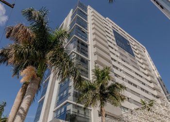 Apartamento à venda com 60m², 1 dormitório, 2 vagas no bairro Chacara das Pedras em Porto Alegre