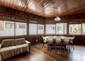 Cobertura à venda com 240m², 3 dormitórios, 1 suíte, 2 vagas no bairro Petrópolis em Porto Alegre