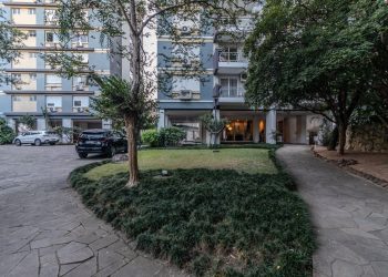 Apartamento com 168m², 4 dormitórios, 2 suítes, 3 vagas no bairro Moinhos Vento em Porto Alegre