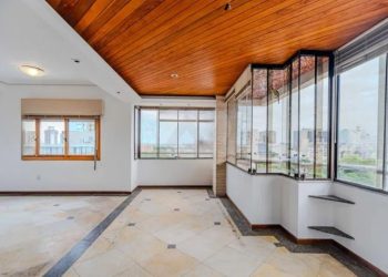 Cobertura com 262m², 3 dormitórios, 2 suítes, 2 vagas no bairro Menino Deus em Porto Alegre