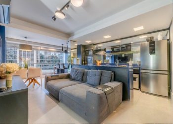 Apartamento com 77m², 2 dormitórios, 1 suíte, 2 vagas no bairro Petrópolis em Porto Alegre