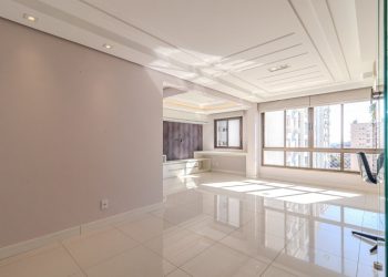 Apartamento com 78m², 2 dormitórios, 1 suíte, 2 vagas no bairro Passo da Areia em Porto Alegre