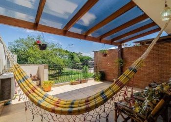 Casa em Condomínio à venda com 180m², 3 dormitórios, 1 suíte, 2 vagas no bairro Ipanema em Porto Alegre