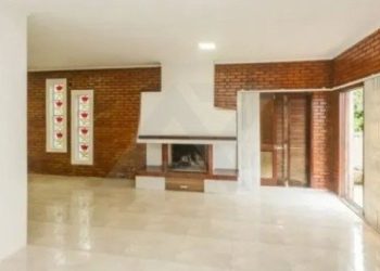 Casa com 300m², 5 dormitórios, 1 suíte, 3 vagas no bairro Jardim Sabará em Porto Alegre