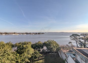 Cobertura à venda com 384m², 3 dormitórios, 3 suítes, 3 vagas no bairro Tristeza em Porto Alegre