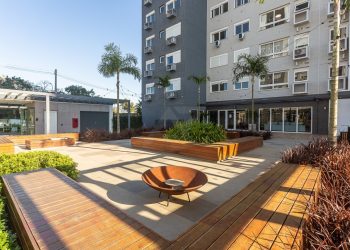 Apartamento com 72m², 3 dormitórios, 1 suíte, 1 vaga no bairro Jardim Botânico em Porto Alegre