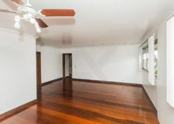 Apartamento com 138m², 3 dormitórios, 1 suíte, 1 vaga no bairro Petrópolis em Porto Alegre