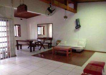 Casa com 203m², 6 dormitórios, 3 suítes, 2 vagas no bairro Centro Histórico em Porto Alegre