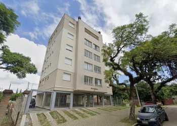 Apartamento à venda com 80m², 2 dormitórios, 1 suíte, 2 vagas no bairro Teresópolis em Porto Alegre