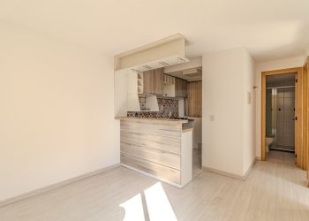 Apartamento à venda com 45m², 2 dormitórios, 1 vaga no bairro Jardim Leopoldina em Porto Alegre