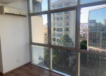 Sala Comercial à venda com 33m² no bairro MOINHOS em Porto Alegre
