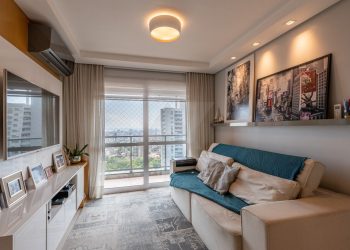 Apartamento à venda com 76m², 2 dormitórios, 1 suíte, 2 vagas no bairro Petrópolis em Porto Alegre