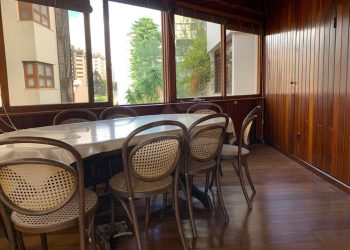 Cobertura à venda com 240m², 3 dormitórios, 1 suíte, 2 vagas no bairro Petrópolis em Porto Alegre