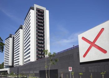 Apartamento à venda com 68m², 1 dormitório, 1 suíte, 2 vagas no bairro Petrópolis em Porto Alegre