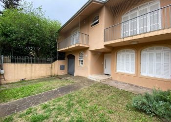 Casa à venda com 265m², 4 dormitórios, 2 suítes, 4 vagas no bairro Chácara das Pedras em Porto Alegre