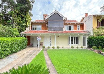 Casa em Condomínio à venda com 300m², 5 dormitórios, 2 suítes, 4 vagas no bairro Ipanema em Porto Alegre