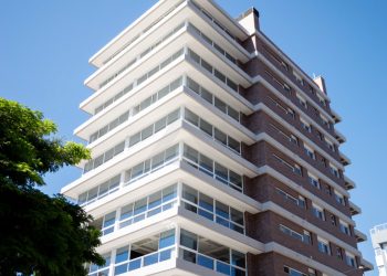 Apartamento à venda com 129m², 3 dormitórios, 1 suíte, 2 vagas no bairro Petrópolis em Porto Alegre