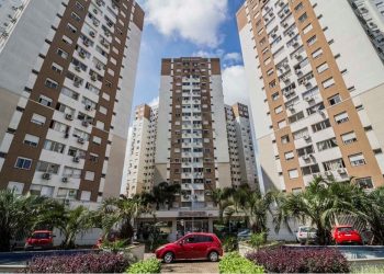 Apartamento à venda com 66m², 3 dormitórios, 1 suíte no bairro Vila Ipiranga em Porto Alegre